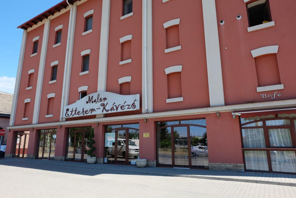Malom Club Panzio Bed and Breakfast Baja Eksteriør billede